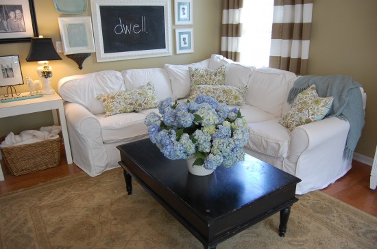 How to Accessorize A Coffee Table - Nesting Place