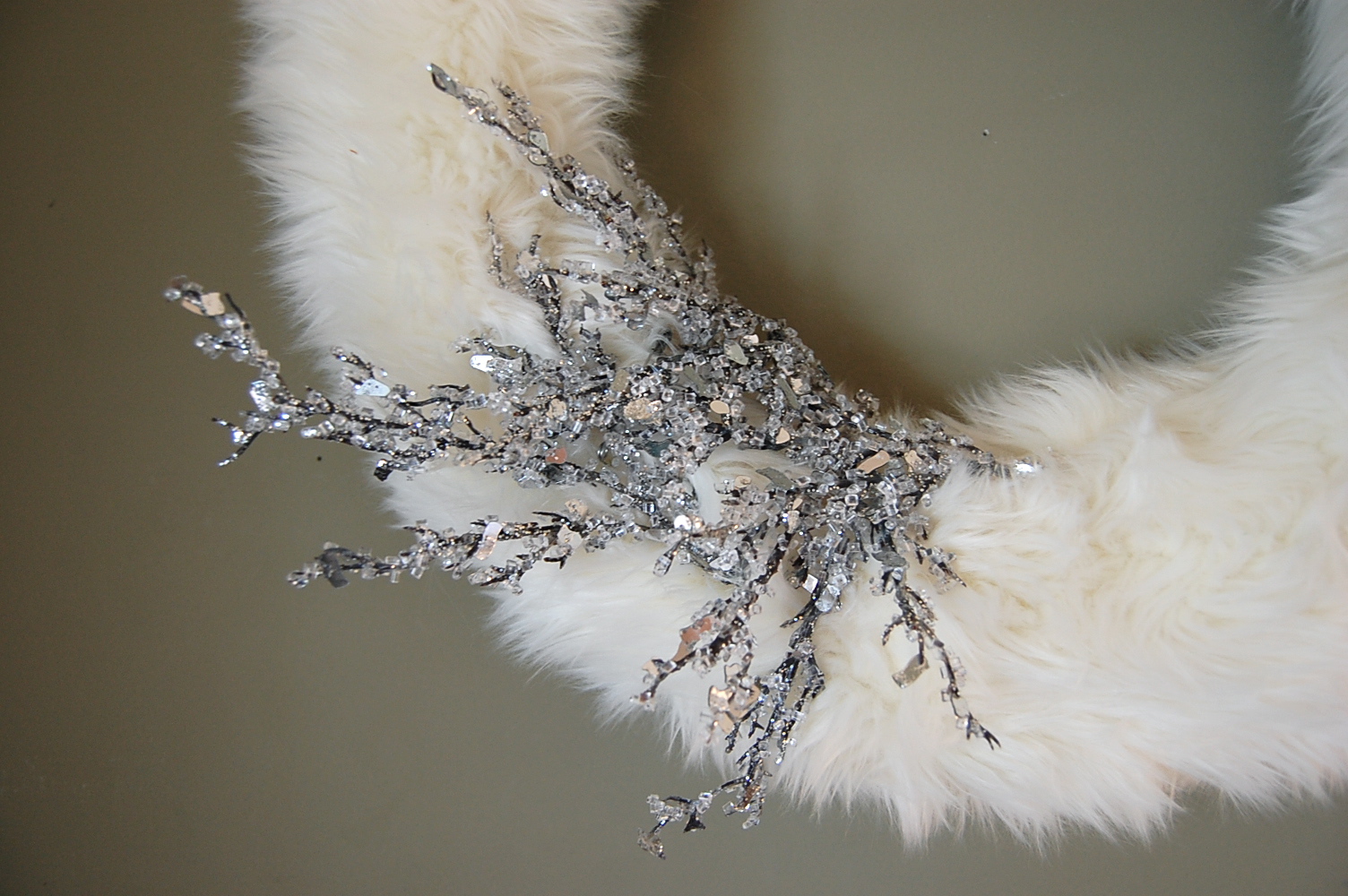 7 Ways To Embellish a Wreath