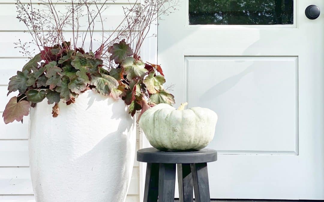 A Cozy Yet Minimal Fall Front Porch